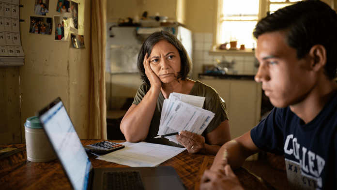 Pension alimentaire sans justificatif d’un enfant majeur en 2026
