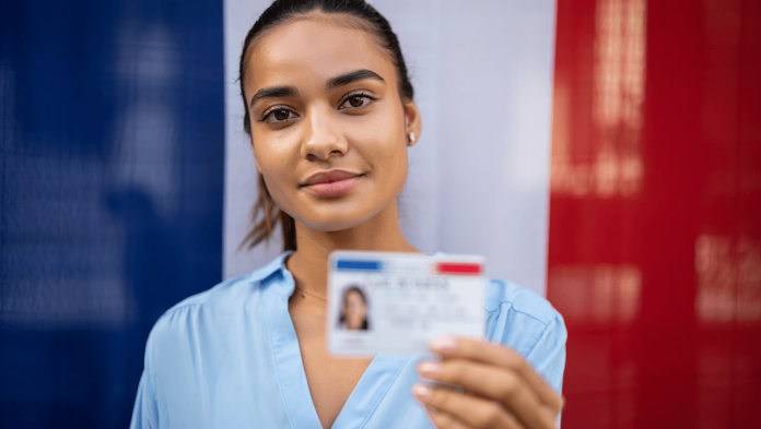 homme-mains-femme-hôtel