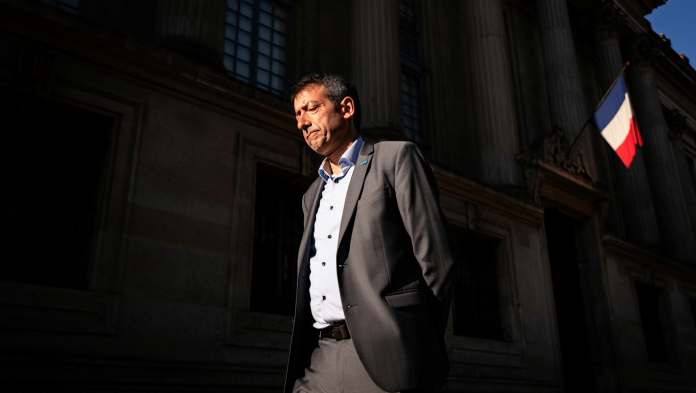 gens-bureau-etre-assis-affaires