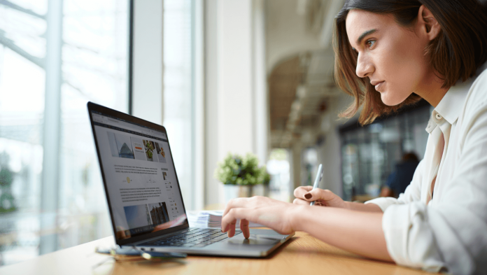 creer-contenu-engageant-authentique-saturation-posts-ia-conseils-ecitv