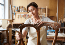 Se lancer comme restaurateur de meubles : formation, tarifs et vivre de votre atelier Shopify