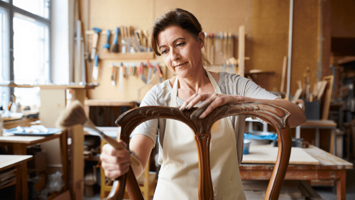 Se lancer comme restaurateur de meubles : formation, tarifs et Shopify