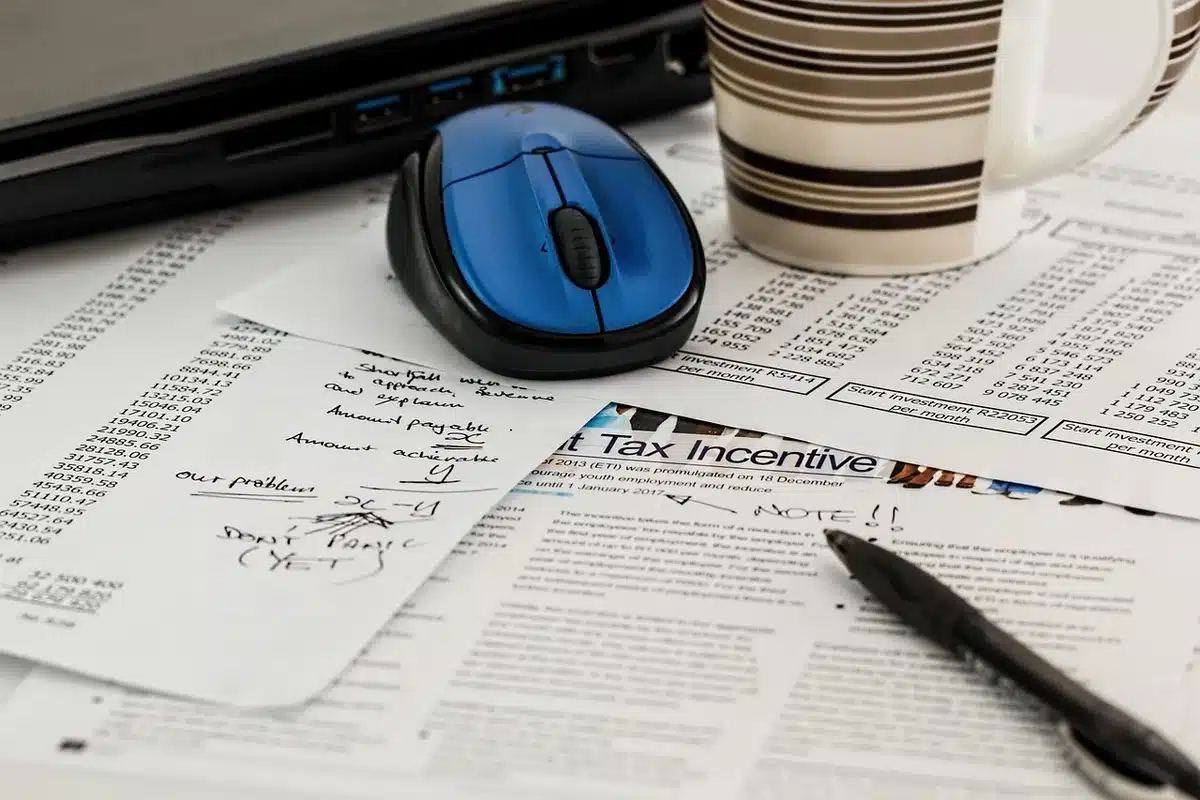 Formulaires fiscaux et documents administratifs pour déclarer un don