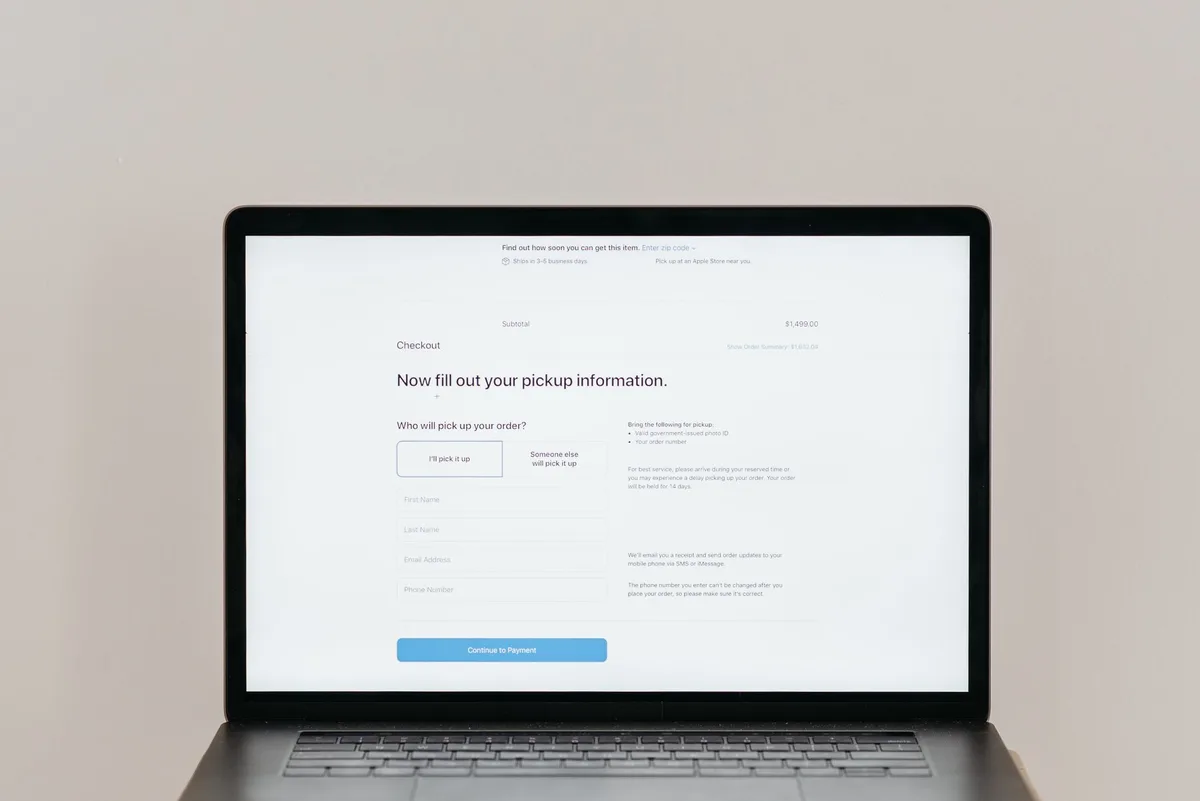 Processus de paiement en ligne avec panier et options de paiement visibles