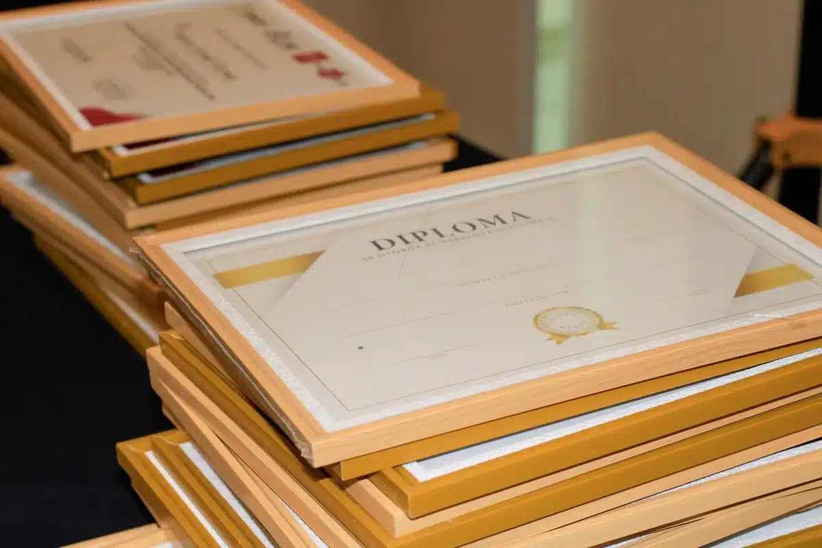 Diplôme et certificats d'accréditation internationale AACSB EQUIS AMBA