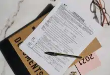 Facturation électronique : guide pratique pour comprendre obligations, avantages et mise en place Documents et calendrier de conformité pour la facturation électronique 2026 sur un bureau professionnel