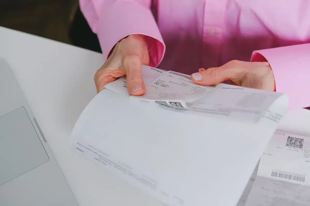 Preuves d'achat : tickets datés, captures d'écran d'application et relevés bancaires