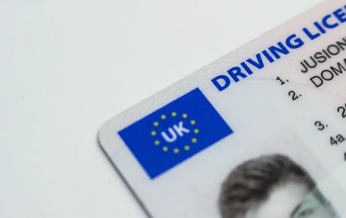 Documents et pièces justificatives : carte d'identité, factures et preuves de propriété