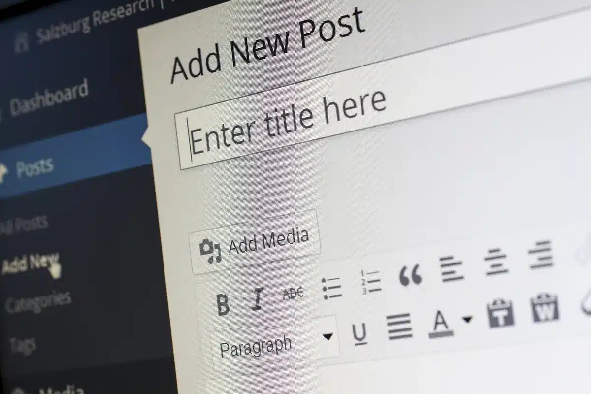 Interface de gestion des produits avec variations et images dans un tableau de bord e-commerce