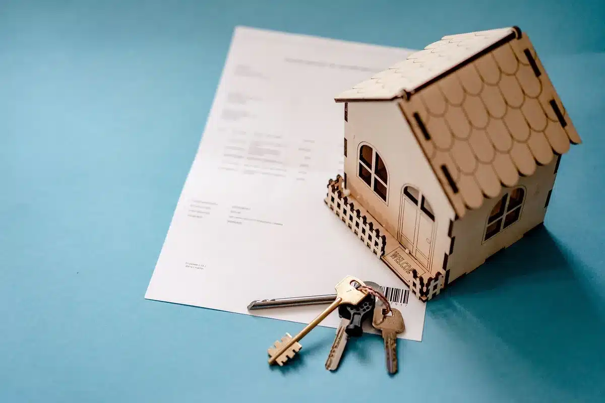 Documents de logement : bail, titre de propriété et quittances pour justifier la stabilité du domicile