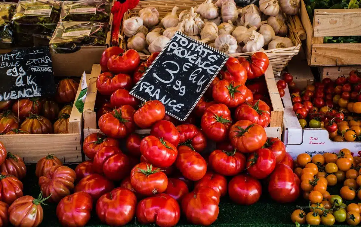 Stand de pop-up sur un marché pour tester une offre auprès du public