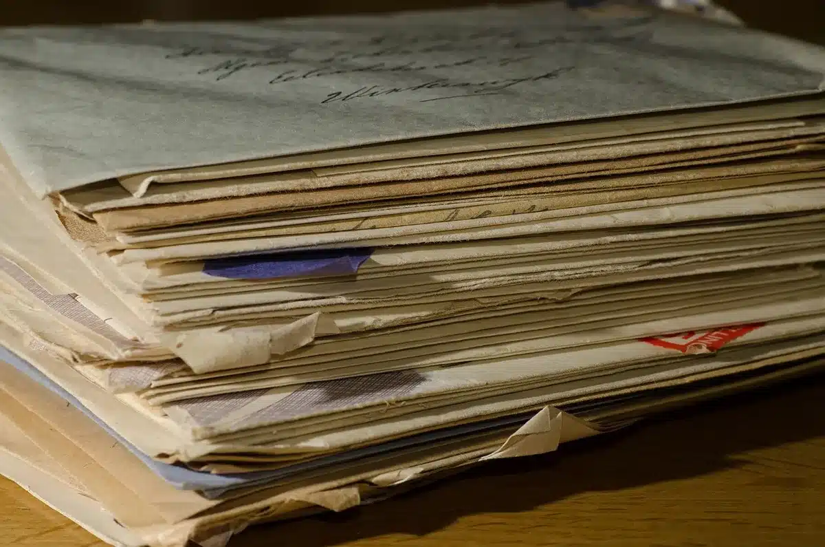 Dossiers organisés et factures rassemblés pour une demande d'indemnisation