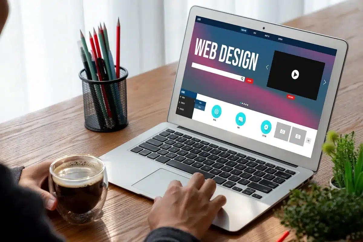 Analyse de performance de site affichée sur un ordinateur portable