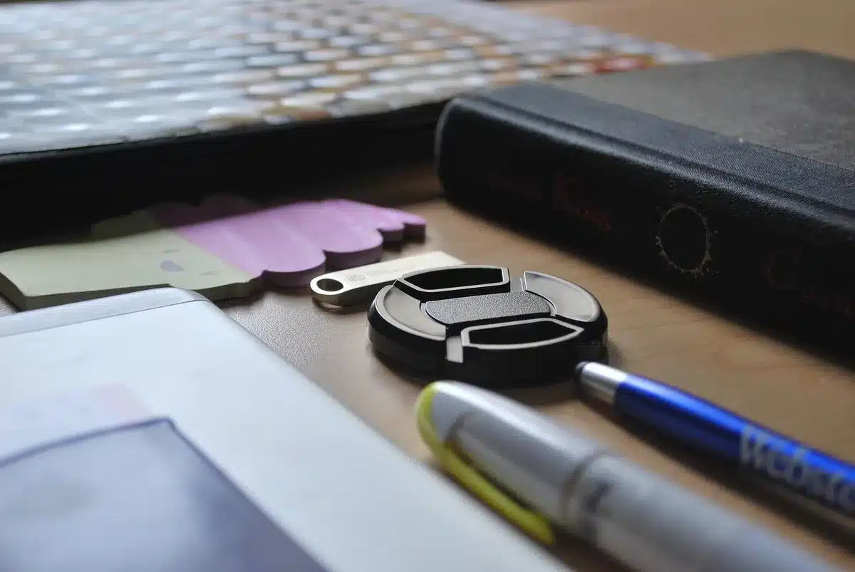 Ordinateur portable affichant le processus de paiement en test sur une boutique en ligne