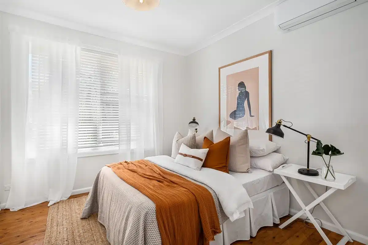 Visite d'un logement lumineux avec checklist et documents